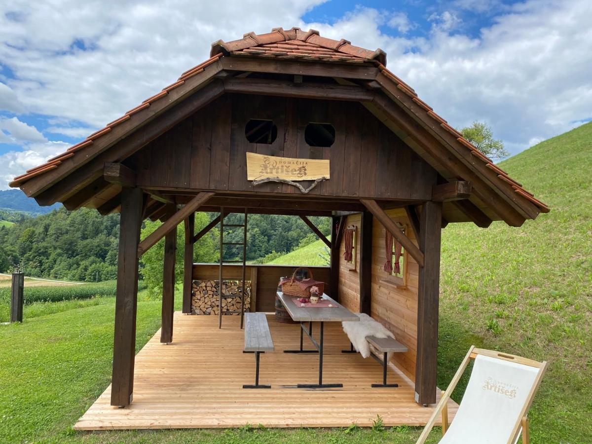 Wooden Hut At Tourist Farm Artisek Villa Store Exterior photo